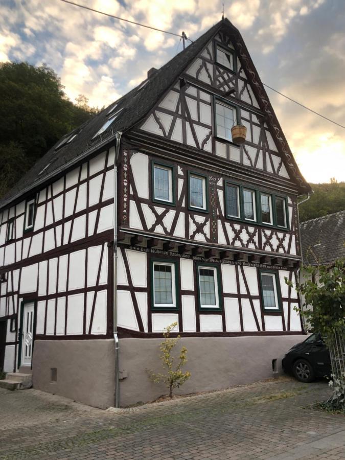 Schoene Altes Gebaelk Fachwerkhaus